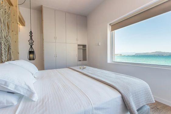 Dazzling Crete Villa | 3 Bedrooms | Villa Saffron Sunset | Beachfront Villa With Jacuzzi & Brilliant Sea Views | Chania Kato Daratso Exterior photo